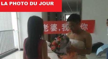 Liu Wang a fait sa demande en mariage vetu d'une robe de mariee