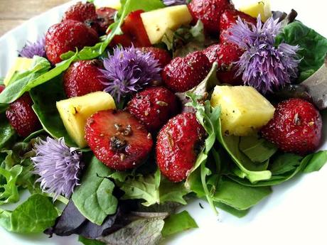Les fraises s'en viennent...!!! Soyons prêts et pourquoi pas avec une belle salade ?! Les fraises s'en viennent...!!! Soyons prêts et pourquoi pas avec une belle salade ?!