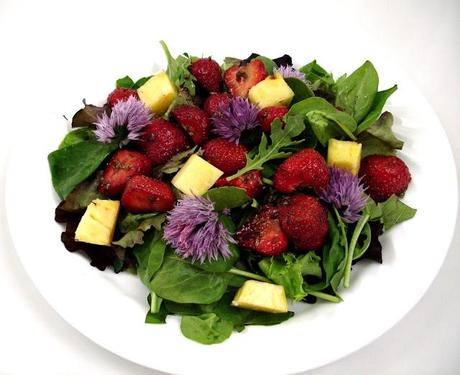 Les fraises s'en viennent...!!! Soyons prêts et pourquoi pas avec une belle salade ?! Les fraises s'en viennent...!!! Soyons prêts et pourquoi pas avec une belle salade ?!