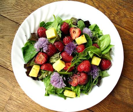 Les fraises s'en viennent...!!! Soyons prêts et pourquoi pas avec une belle salade ?! Les fraises s'en viennent...!!! Soyons prêts et pourquoi pas avec une belle salade ?!