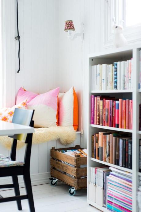 In the corner ! f9138b478b2957069ea0abf60499497f