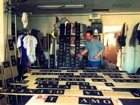 Marcher sur un poème à Bastille Atelier de sérigraphie pour misericordia