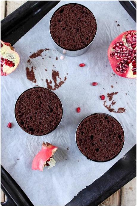 Layer cake individuel chocolat, fraise et grenade