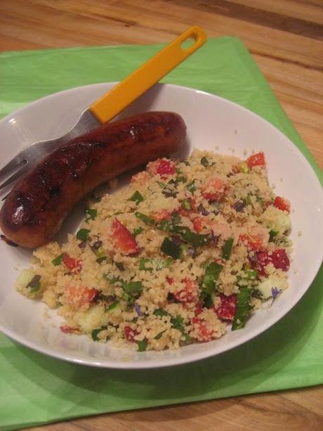 Salade de couscous aux fraises, poivre rose et livèche