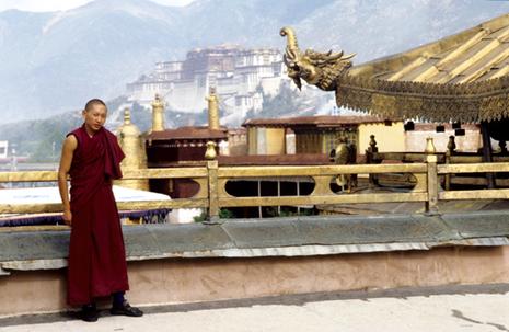 tibet-lhassa-jokhang-moine.1209022287.jpg