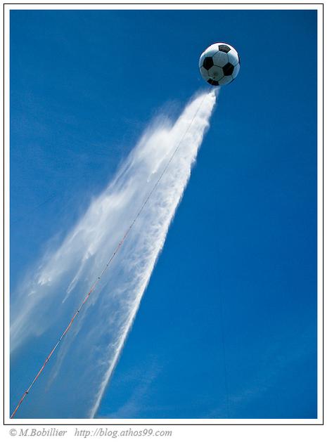 Jet d\'eau de Genève ballon géant de l\'euro foot 08
