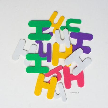 7, i, h ....non ce n'est pas un code secret ;-) anteketborka.blogspot.com, h