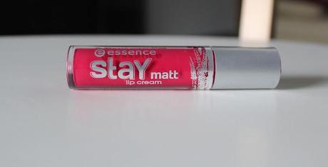 In love with a Smooth Berry ! Stay Matt Lip Cream - Essence