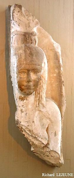 DU NIL À ALEXANDRIE. HISTOIRES D'EAUX - 10. INVESTIGATIONS À PROPOS D'UNE REINE À MARIEMONT : 3. UN CERTAIN SOURIRE ... MARIEMONT - Buste féminin (18-04-2013)