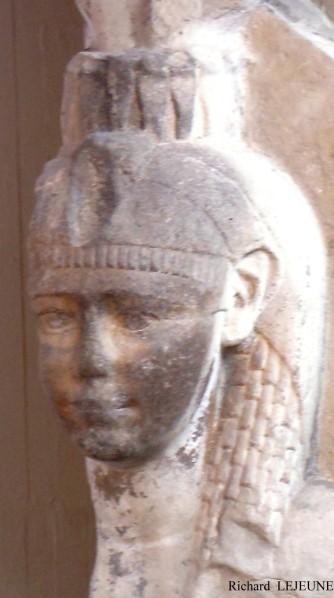 DU NIL À ALEXANDRIE. HISTOIRES D'EAUX - 10. INVESTIGATIONS À PROPOS D'UNE REINE À MARIEMONT : 3. UN CERTAIN SOURIRE ... MARIEMONT - Visage ptolémaïque (24-04-2013)