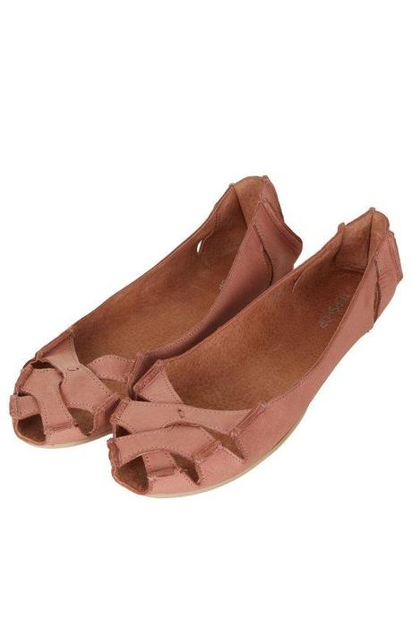 Chaussures d’été, enfin y penser! http://fr.topshop.com/webapp/wcs/stores/servlet/ProductDisplay?catalogId=34056&storeId=13057&productId=9229795&langId=-2