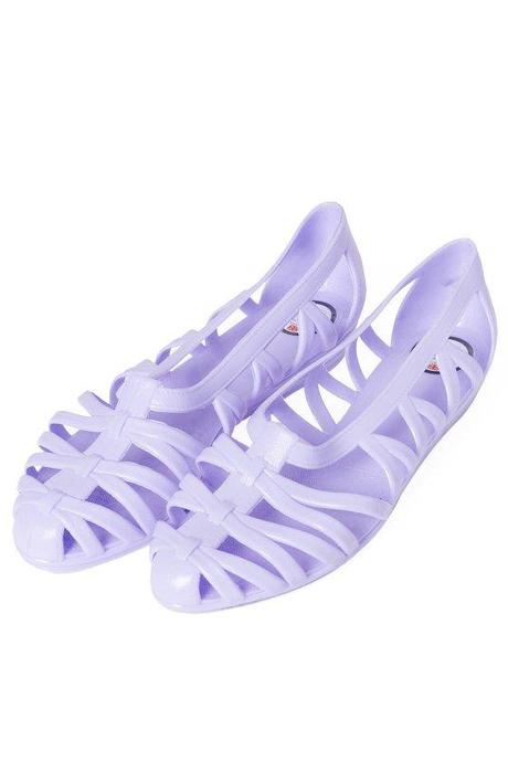 Chaussures d’été, enfin y penser! http://fr.topshop.com/webapp/wcs/stores/servlet/ProductDisplay?beginIndex=1&viewAllFlag=&catalogId=34056&storeId=13057&productId=9486981&langId=-2&sort_field=Relevance&categoryId=345729&parent_categoryId=345708&pageSize=200