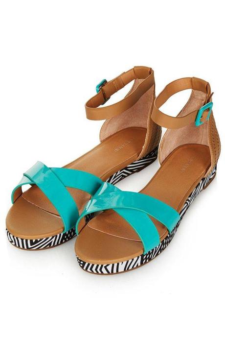 Chaussures d’été, enfin y penser! http://fr.topshop.com/webapp/wcs/stores/servlet/ProductDisplay?beginIndex=1&viewAllFlag=&catalogId=34056&storeId=13057&productId=10442113&langId=-2&sort_field=Relevance&categoryId=345729&parent_categoryId=345708&pageSize=200