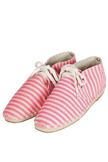 Chaussures d’été, enfin y penser! http://fr.topshop.com/webapp/wcs/stores/servlet/ProductDisplay?beginIndex=1&viewAllFlag=&catalogId=34056&storeId=13057&productId=10566629&langId=-2&sort_field=Relevance&categoryId=345729&parent_categoryId=345708&pageSize=200