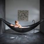 DESIGN – Une baignoire en forme d’hamac