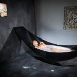 DESIGN – Une baignoire en forme d’hamac