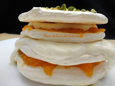 MILLE - FEUILLES DE MERINGUE AUX ABRICOTS ET AUX PISTACHES MILLE - FEUILLES DE MERINGUE AUX ABRICOTS ET AUX PISTACHES