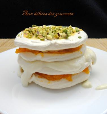 MILLE - FEUILLES DE MERINGUE AUX ABRICOTS ET AUX PISTACHES MILLE - FEUILLES DE MERINGUE AUX ABRICOTS ET AUX PISTACHES