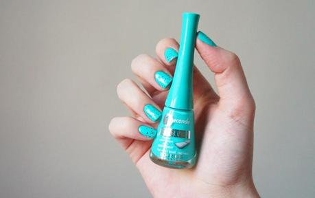 Bourjois Turquoise block vernis 22 swatch Bourjois Turquoise block vernis 22 swatch