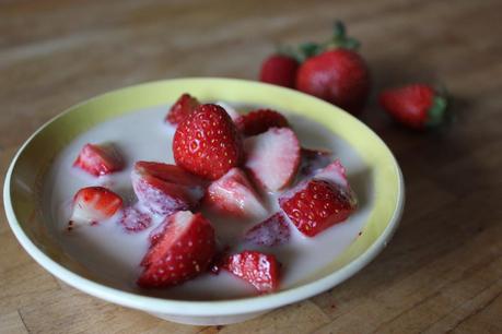 Fraises en nage d'amande Fraises en nage d'amandes