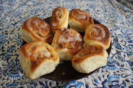 Cinnamon and apple Rolls IMG_4514