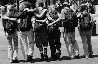 Adolescence : Des rites de passages à l’ordalie (1/4) Adolescence : Des rites de passages à l’ordalie (1/4)