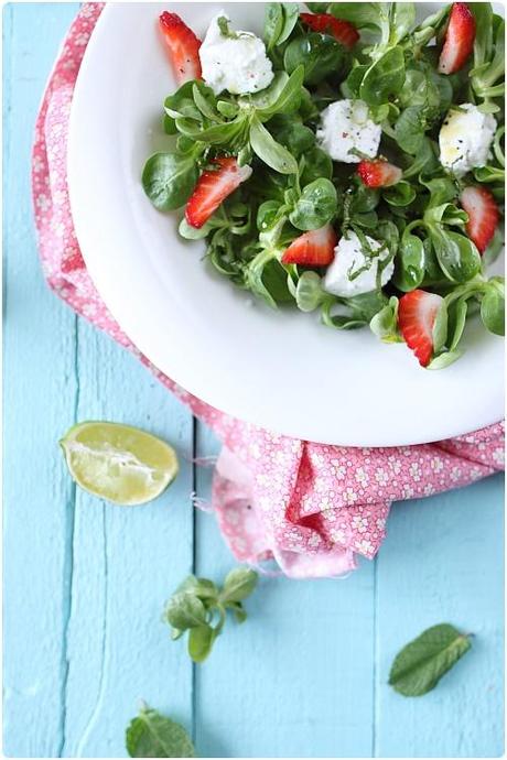 Salade de mâche aux fraises et chèvre frais Salade de mâche aux fraises et chèvre frais