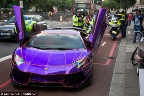 Une Lamborghini Aventador façon TRON appréhendée à Londres lamborghini-tron-2-590x394
