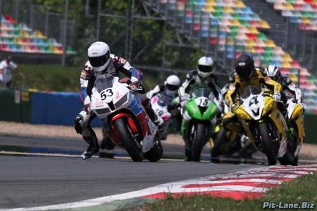 FSBK à Magny-Cours ///// Un Podium pour VD-53 FSBK-2013-07-05-Debise-et-la-meute.jpg