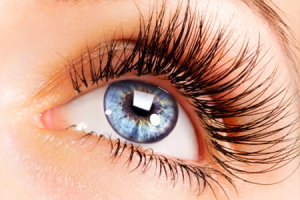 5 produits pour pas s’éterniser devant le miroir et profiter du soleil! Extensions de cils
