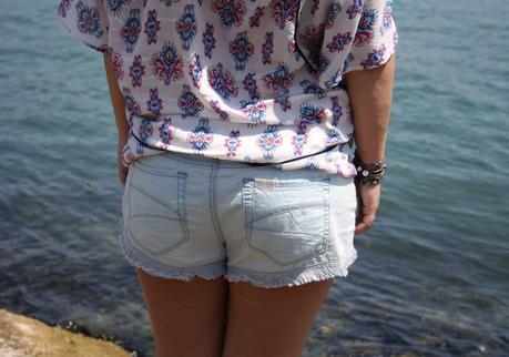 LA GRANDE MOTTE Blouse Zara, Short Ripcurl, shoes André J...