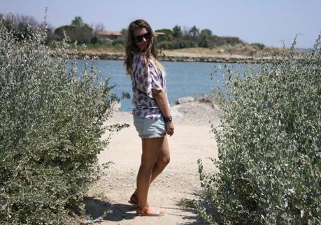 LA GRANDE MOTTE Blouse Zara, Short Ripcurl, shoes André J...