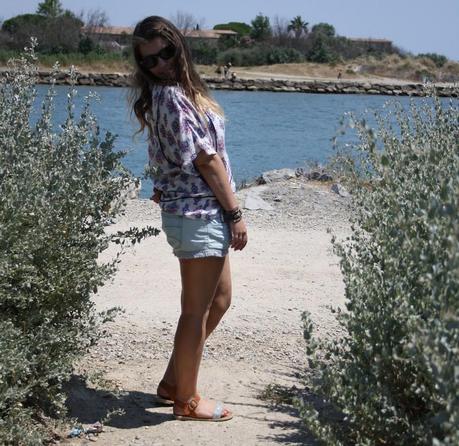 LA GRANDE MOTTE Blouse Zara, Short Ripcurl, shoes André J...