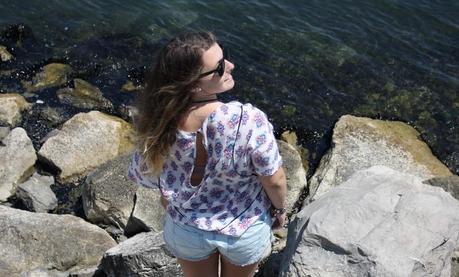 LA GRANDE MOTTE Blouse Zara, Short Ripcurl, shoes André J...