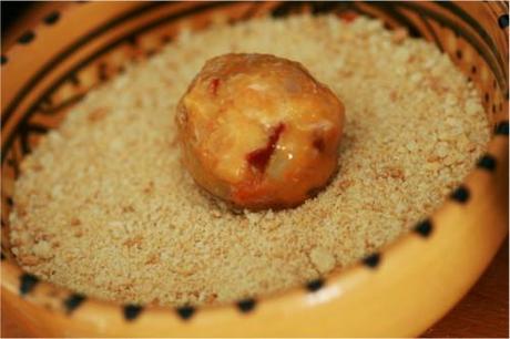 Cromesquis de patates douces et tomates séchées cromesquis roulé dans chapelure