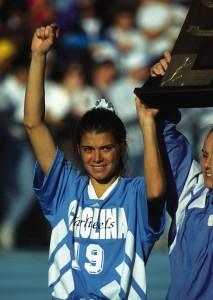 Retour sur une légende du sport: Mia Hamm, une femme aux pieds d’or! Mia-Hamm-445