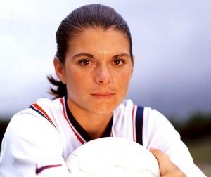 Retour sur une légende du sport: Mia Hamm, une femme aux pieds d’or! mia-hamm.26126