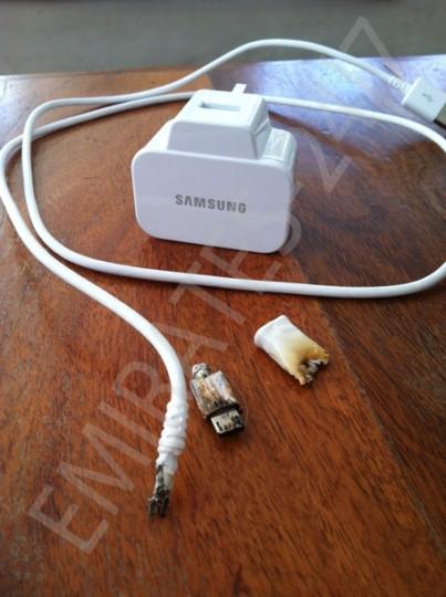 Un Galaxy S4 prend feu lors d’une recharge téléchargement