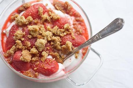 _MG_0172 Douceur d’été (fromage blanc, chantilly, fraise et crumble)