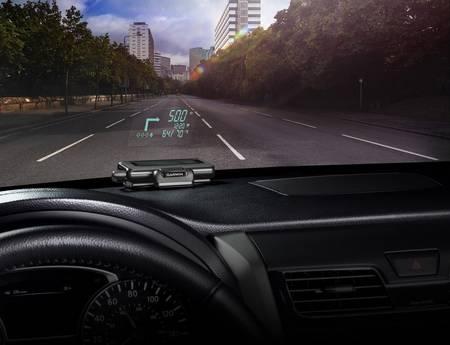 En proposant ce boîtier d’affichage tête haute, Garmin joue une carte pertinente pour tirer bénéfice de l’essor de la navigation GPS sur smartphone. Qui plus est, elle permet à un large public d’accéder à une technologie que l’on ne trouve actuellement que dans les véhicules haut de gamme.