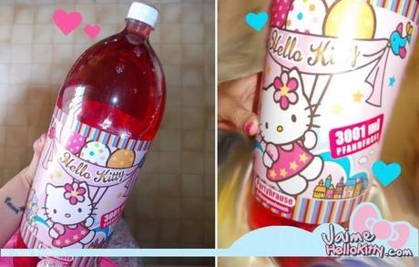 Boisson Hello Kitty à la fraise http://www.jaimehellokitty.com/images/ARTICLES20/boissonbouteillehellokittyfraise.jpg