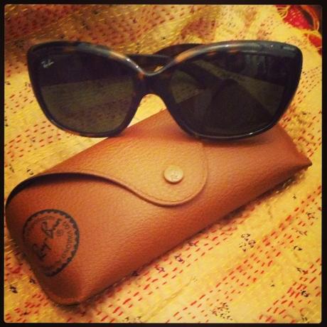 Avis à mes fesses et à celles de mes copines : je me suis acheté des Ray Ban 20130708-233137.jpg