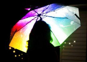 Sous mon parapluie multicolore