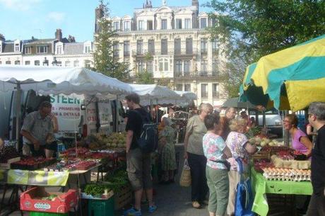 Lille au soleil : le marché du samedi matin place Sébastopol