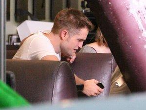 Robert Pattinson sur le set de 