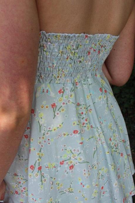 Des fleurs, des papillons, des volants… la robe parfaite ! Robe bustier fleurie burda 122 - mai 2013 - les lubies de louise (3 sur 13)