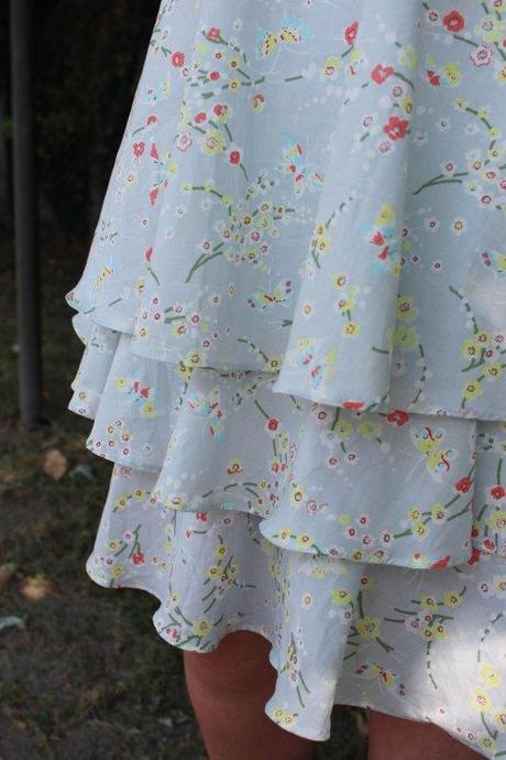 Des fleurs, des papillons, des volants… la robe parfaite ! Robe bustier fleurie burda 122 - mai 2013 - les lubies de louise (6 sur 13)