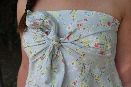 Des fleurs, des papillons, des volants… la robe parfaite ! Robe bustier fleurie burda 122 - mai 2013 - les lubies de louise (5 sur 13)