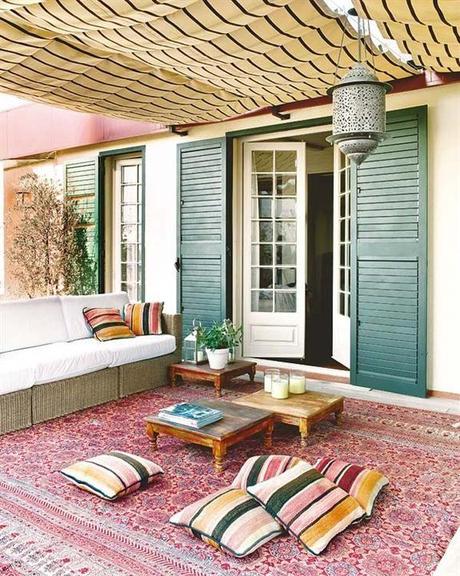 Astuce déco : placer son bureau face à la fenêtre ! un_bureau_sur_la_terrasse