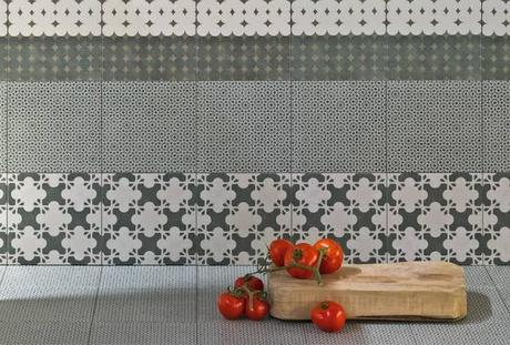 Azujej à base de blanc et gris Patricia Urquiola Via Nat et nature Les azulejos revisités par Patricia Urquiola